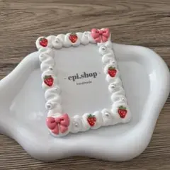 ホイップデコ トレカケースデコ ピンクリボン いちご 白 大人シンプル♡