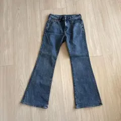 GU スリムフレアジーンズ　Mサイズ