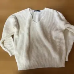 アイボリー Vネック リブ編みセーター