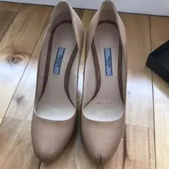 PRADA エナメルパンプス
