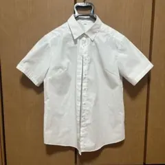 白の半袖ワイシャツ