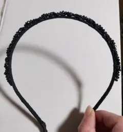 美品　プリマートリーチェの黒ビーズ付きカチューシャ