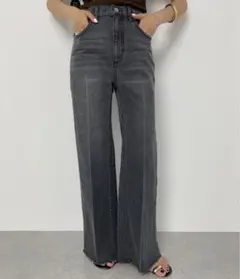 超美品新品未使用タグ付きLoungedressフレアデニムパンツのサムネイル