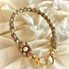 花１つ　パラコード　ストラップ　ピンクベージュ　ハンドストラップ　コットンパール