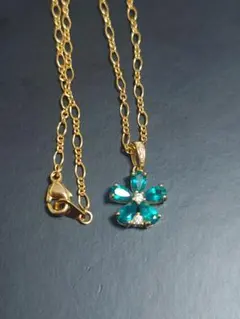 パライバトパーズのネックレス