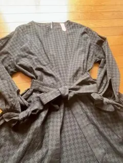 【ミントデザインズ】 ウエスト＆袖口リボンがポイントのロングワンピース