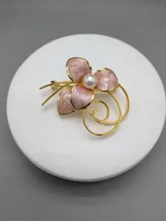 【昭和レトロシリーズ】あこや本真珠 7mm お花ブローチ　ピンクベージュ系