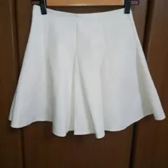 ホワイト フレアスカート ひざ丈