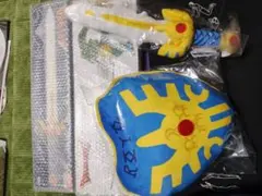 ドラゴンクエスト ぬいぐるみ ロトの剣、盾、兜 3点セット - メルカリ
