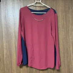 赤と紺の長袖シャツ ネックレス付き