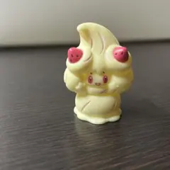 マホイップ　フィギュア　 ポケットモンスター(ポケモンキッズ）指人形 ソフビ