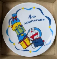 【非売品】ドラえもん未来デパート 4周年記念皿 プレートスタンド付き 未使用