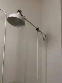 IKEA ホワイト フロアスタンド 照明器具のサムネイル