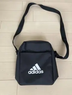 adidas ブラック ショルダーバッグ