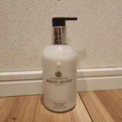 MOLTON BROWN ボディローション 300mlデリシャスルバーブ&ローズ