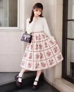 美品 フィント パステルローズ クラシカルセットアップ ブラウス スカートのサムネイル