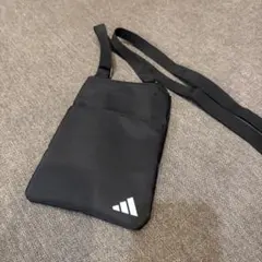adidas ブラック スマホショルダーバッグ