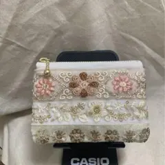 みやび様【オーダー品】インド刺繍リボンのミニポーチとストラップ みやび様【オーダー品】インド刺繍リボンのミニポーチとストラップ