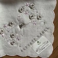 【新品未使用】 大判・PRIVATE LABEL ハンカチ 花柄 刺繍のサムネイル