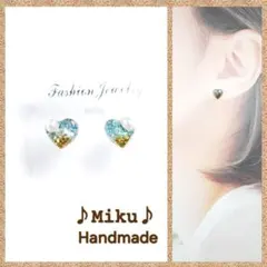 No.1567-A　樹脂ポストピアス☆パール入りちっちゃなハート型(ブラック)