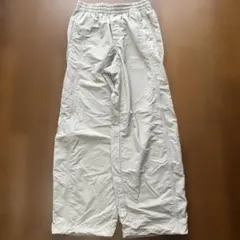 UNIQLO ナイロンワイドパンツ ベージュ Sサイズ