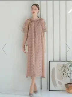 値下げ！【新品タグ付】　Aライン 刺繍ドレス　haremode　ピンクベージュ