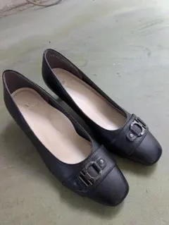 ビューフィットのブラックパンプス 24.5センチ トゥキャップ付き