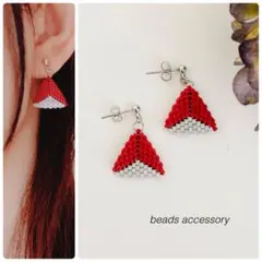 #023 トライアングル 三角形 立体 スタッドピアス イヤリング 小ぶり