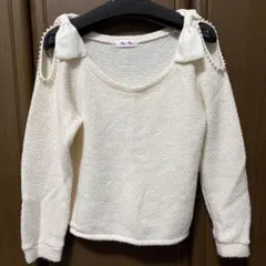 リボン・パール付きホワイト肩あきニット