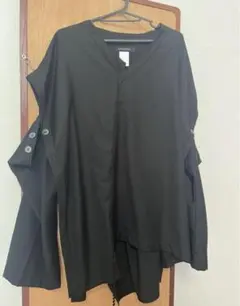 Not Conventional ボタンVネックアシンメトリーカットソーのサムネイル