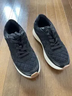 ブラック キルティング スニーカー