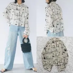 美品✨リヴドロワ モダンプリントテールシャツ ブラウス 長袖 総柄 アイボリーのサムネイル