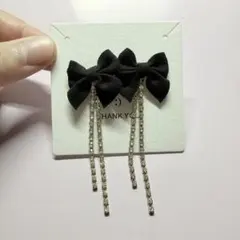 『どれでも2点で450円』M130 黒いリボンとクリスタルのピアス