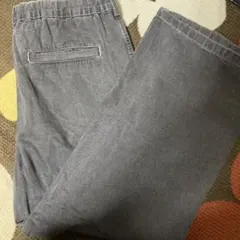 グレー ストレートレッグデニムパンツ