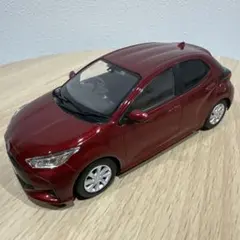 トヨタ ヤリス 1/30 ミニカー センシュアルレッドマイカ
