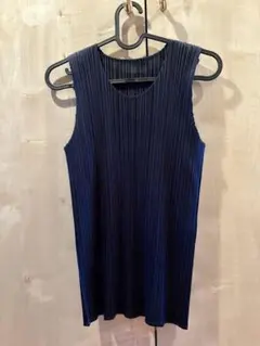 PLEATS PLEASE ノースリーブ トップス ネイビーのサムネイル