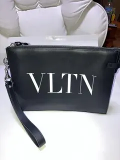 超美品　VALENTINO ブラック クラッチバッグ　ストラップ付属