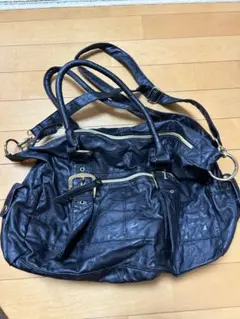 黒い合成皮革ショルダーバッグ