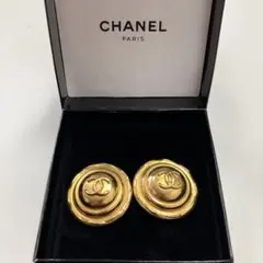CHANEL ゴールドカラーイヤリング