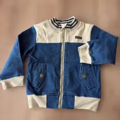 青とベージュのジップアップジャケット