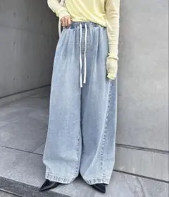 【美品】and me（アンドミー）コクーンイージーワイドパンツ（デニム）のサムネイル