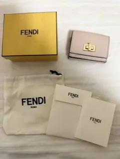 FENDI ピンクベージュ セレリア　コンパクト 三つ折り財布