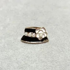 黒い帽子ピンバッジ白花おしゃれハットピンズファッションピンブローチ