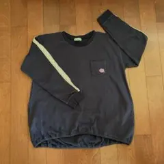 長そでTシャツ 紺色 お花の刺繍 裾ゴム