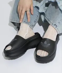 adidas 厚底サンダル