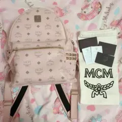 最終値下げ！即買いok！MCM スタッズ付き バックパック ピンク - メルカリ
