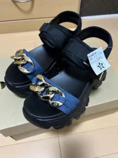Y*酢様 厚底サンダルのサムネイル