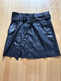 ブラック合成皮革ミニスカート　ZARA