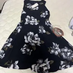 ノースリーブ　花柄ワンピース