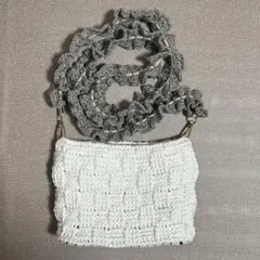 ブロック編みショルダーバッグ フリルストラップ（オーロラホワイト）